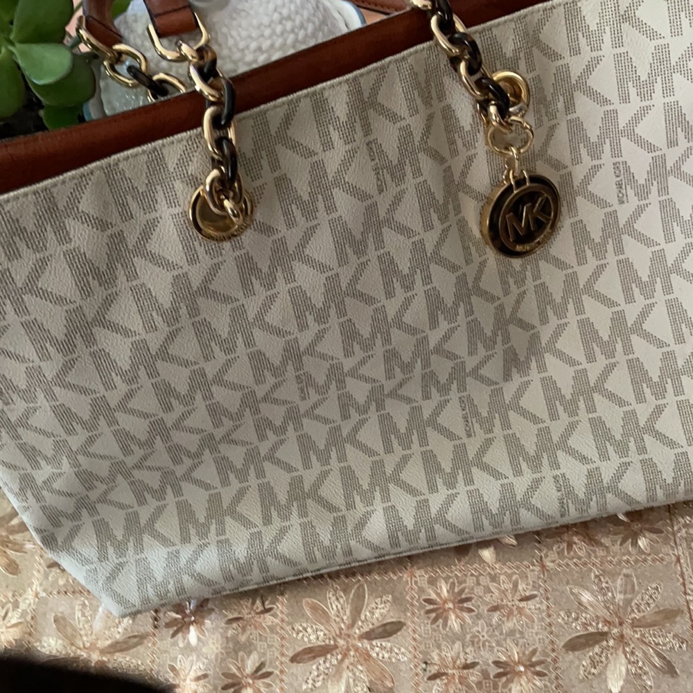 Michael Kors - Picture 3 of 3